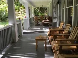 Mountain Meadows Inn & Chalet Suites