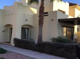 Beautiful family villa on Roda Golf and Beach Resort, hotel in Torre-Pacheco