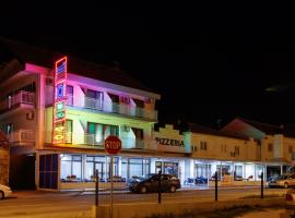 Motel "Tri lovca", motel en Knin