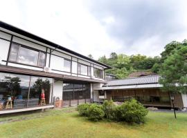 Miyajima Guest House Mikuniya, hotel in zona Santuario di Itsukushima, Miyajima