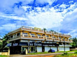 Ocean Crest Hotel, hotell i Colva