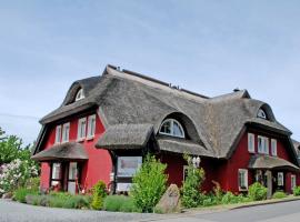 Karolas Landhus unterm Reetdach, hotel v destinaci Neu Reddevitz