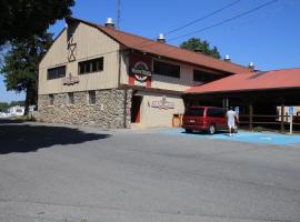 Circle M Camping Resort 16 ft. Yurt 1, hotel with pools in Lancaster