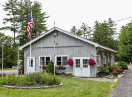 Tuxbury Pond Camping Resort Tiny House Clara, camping in South Hampton