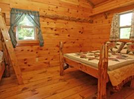 Robin Hill Camping Resort Deluxe Cottage 13, rental liburan di Lenhartsville