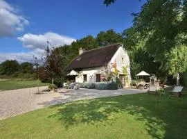 Holiday Home in Le Châtelet with Pool
