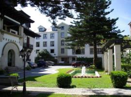 Hotel y Apartamentos Arias, hotel in Navia