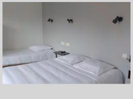 lOberge – hotel w mieście Mios