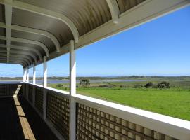High View Family Cottages, farm stay in Warrnambool