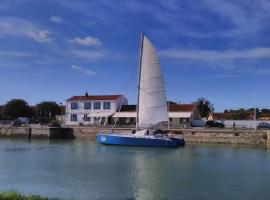 Les Bains Boyardville - Hôtel et Restaurant, hotel em Boyard-Ville