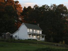 Awesome Flat Top Farmhouse, resort de esquí en Ghent