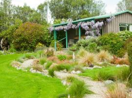 Waterwheel Cottage, hotel cerca de Neudorf Vineyards, Upper Moutere