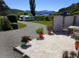 Picton's Waikawa Bay Holiday Park, camping resort en Picton