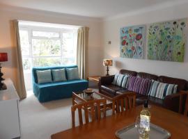 2 Bedroom Apartment in Stratton Court Central Surbiton incl Free Parking – hotel w mieście Kingston upon Thames