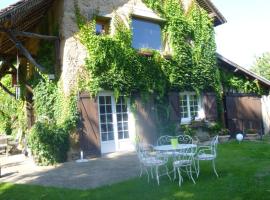 La Rolandière, guest house in Faverges-de-la-Tour