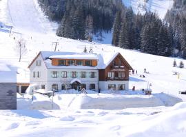 Hotel Passhöhe, hotel v destinaci Hohentauern