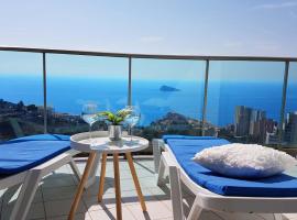 Highrise apartment with private terrace & sea views - 34th floor: Benidorm, Aqualandia yakınında bir otel