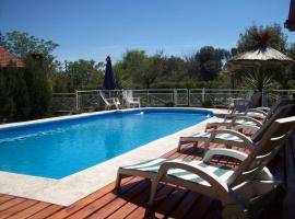 Complejo Sagrado Coraz&oacute;n, chal&eacute; alpino em Merlo