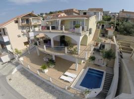 Palace View, ξενοδοχείο στο Τρογκίρ