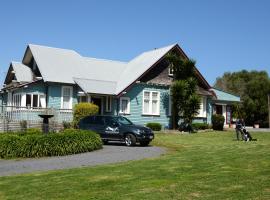 Connemara Country Lodge, сімейний готель у місті Awhitu