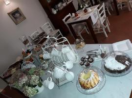 Tenuta degli Angeli Rossi, bed and breakfast en Asti