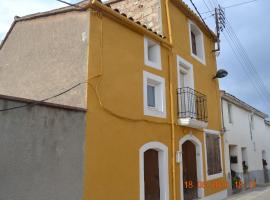 Cal Llorenç, ladanjska kuća u gradu 'Sant Pere Sacarrera'