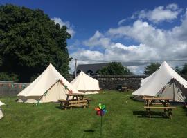 Cong Glamping, tented camp en Cong