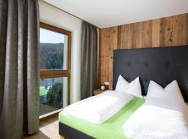 Familyparadies GAMPLALM, hotel near Sessellift - Seggiovia Single Ski Lift, Lana