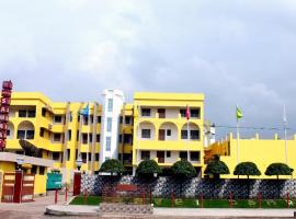 Hotel Samrat, hotel en Baharampur