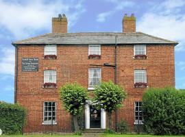 Ternhill Farm House - 5 Star Guest Accommodation with optional award winning breakfast, hotel with parking in Market Drayton