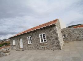 Casa Branca da Chaminé, alojamento de turismo rural em Cinco Ribeiras