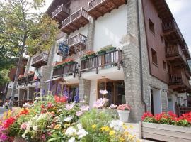 Residence Le Grand Chalet, chalet i Courmayeur