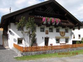 Bauernhaus Auer, hotel con parking en Längenfeld