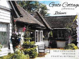 The Gate Cottage, beach rental in Itchenor