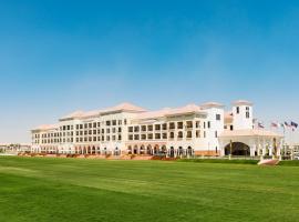 Al Habtoor Polo Resort, отель в Дубае, рядом находится Парк аттракционов IMG Worlds Of Adventure