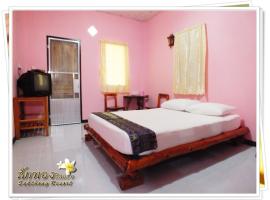 Sakthong Resort, hotel con parking en Sawankhalok