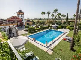 Casa de Campo con Piscina en Sevilla en los Palacios y Villafranca