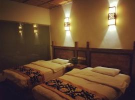 Danba County Gezuo Hotel, hótel í Danba