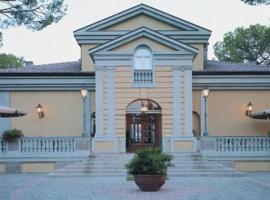 Villa Ferrari Relais – hotel w mieście Ceprano