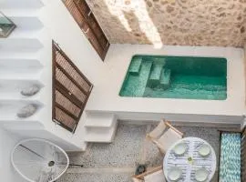 Townhouse on the rocks By homevillas360