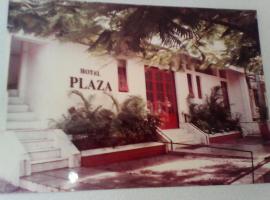 Hotel Plaza -BOOKING FOR FOREIGN TOURIST-, hotel v destinaci Jālgaon