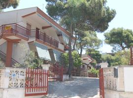 Sea cottage in pinewood: Ginosa Marina şehrinde bir tatil evi