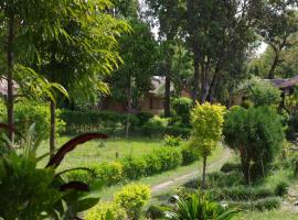 Jungle Base Camp, guest house in Bardia
