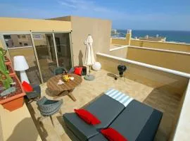 LA PERLA by RENTMEDANO superb luxury duplex, private roof terrace, ocean view, pool, WiFi and parking