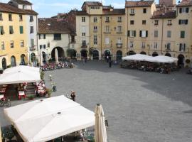 Micheli Suite Anfiteatro Square، فندق في لوكّا