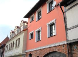 Willa BROWAR pokoje gościnne w centrum miasta na starówce, Self check in 24H, FV, TV Smart, Darmowe Wi-Fi, Parking, W sąsiedztwie restauracji i kawiarni, Usługi escort zakazane, hotel v destinaci Starogard Gdański