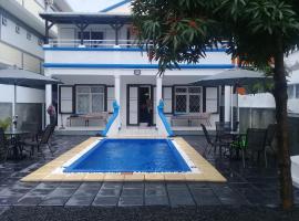 Villa Blue Marlin Iris, отель в Блу-Бэй