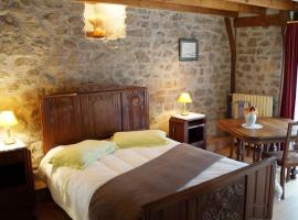 Saint-Exupéry-les-Roches में, होटल Gîte de 15 places en chambre de 2, 4, 5 personnes