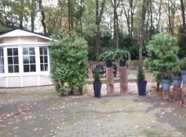 Chalet GEM, hotel with pools in Wageningen