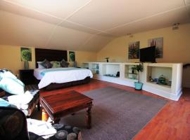 House on Morninghill, hotel near Eastgate Shopping Centre, Johannesburg